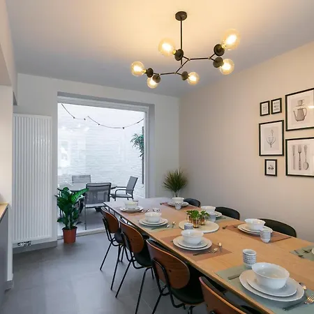 Fantastisch Herenhuis Ensemble Villa Ieper